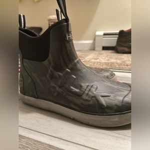 HUK fishing boots . Used. Color CAMO